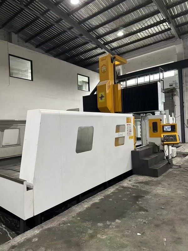 Daxing D-2504B gantry machining center