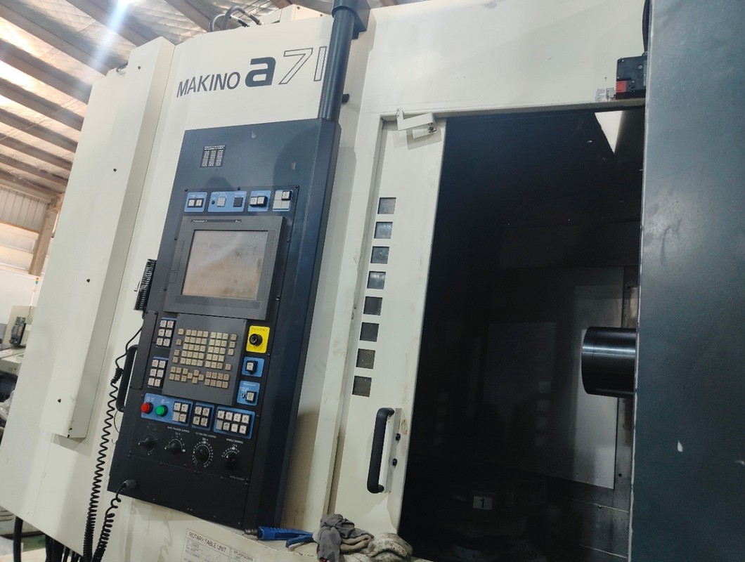 Makino a71 horizontal machining center