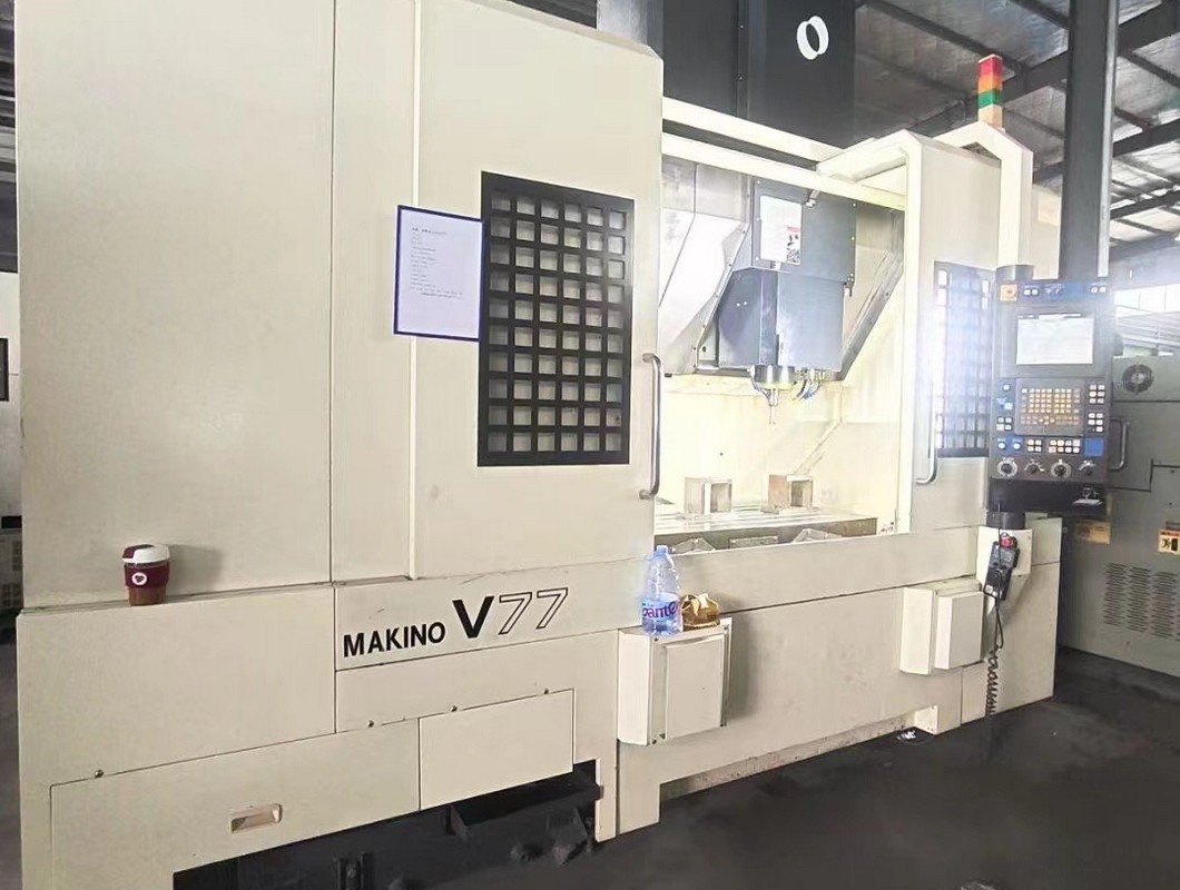 Makino V77 machining center