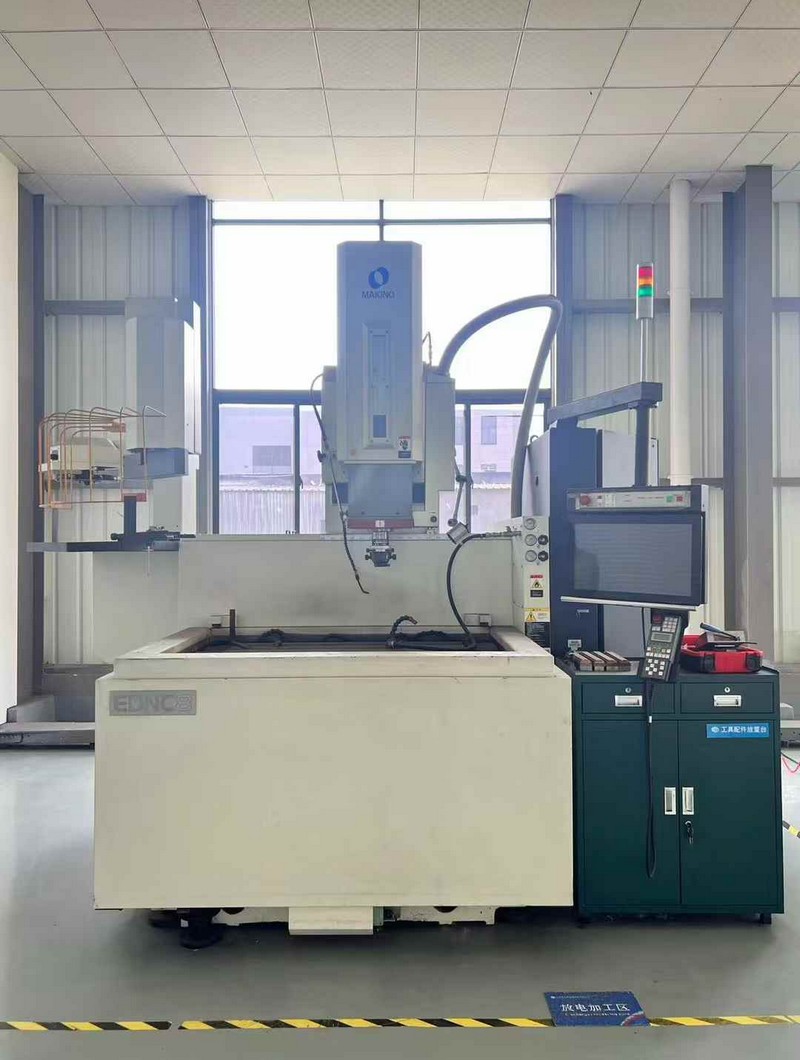 Makino EDNC8 high-speed mirror spark machine